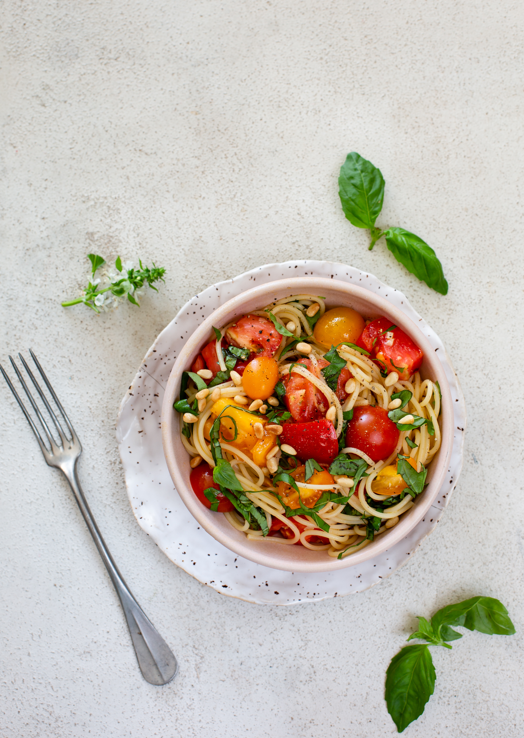 Pasta with fresh tomatoes